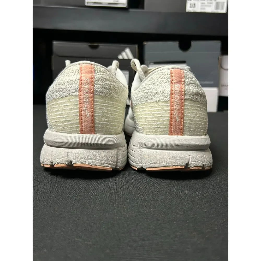 Brooks Signal 3 Women Oyster Peach / Size 9.5 / EUC